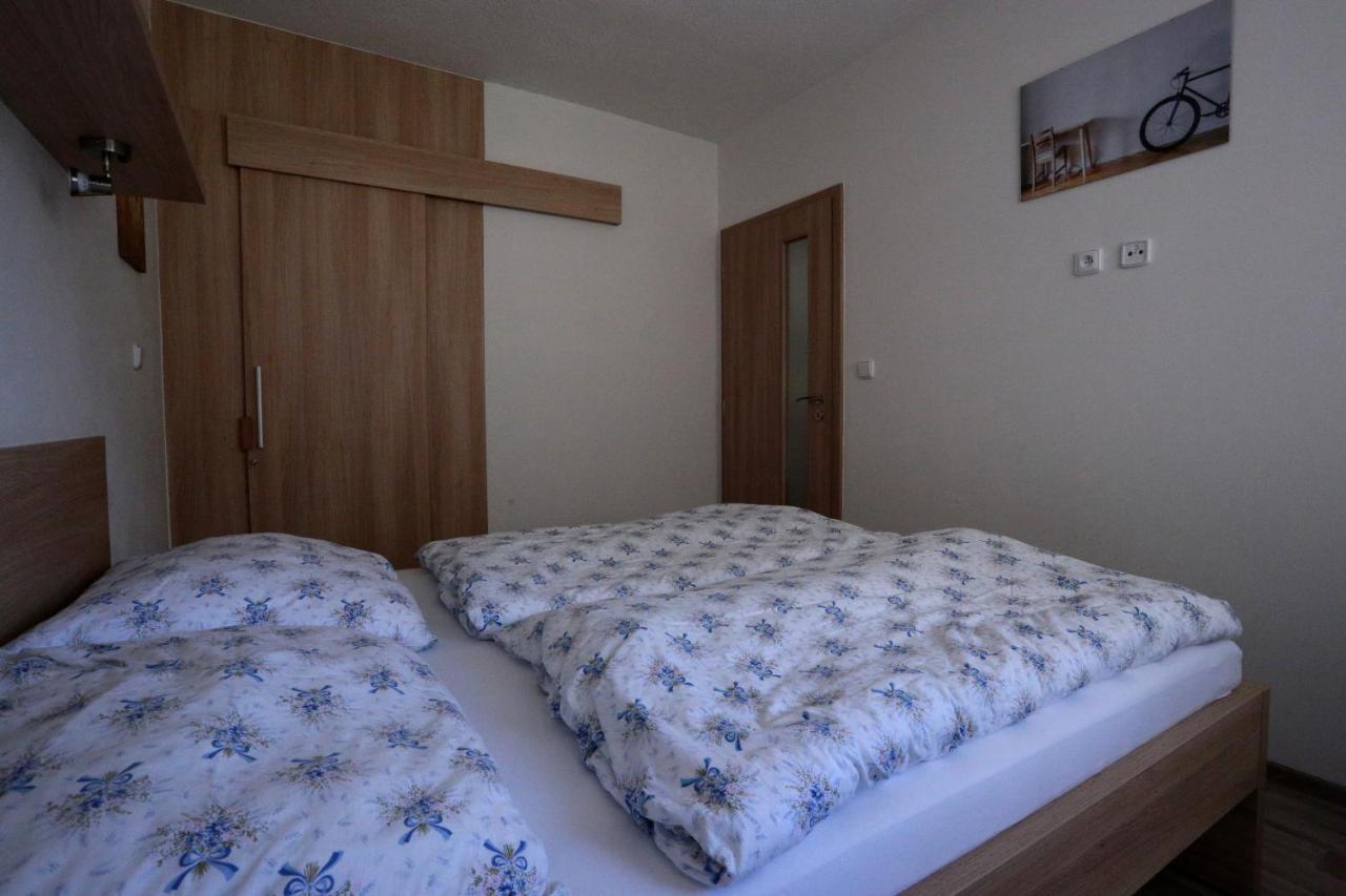 Apartamento 13 Všemina